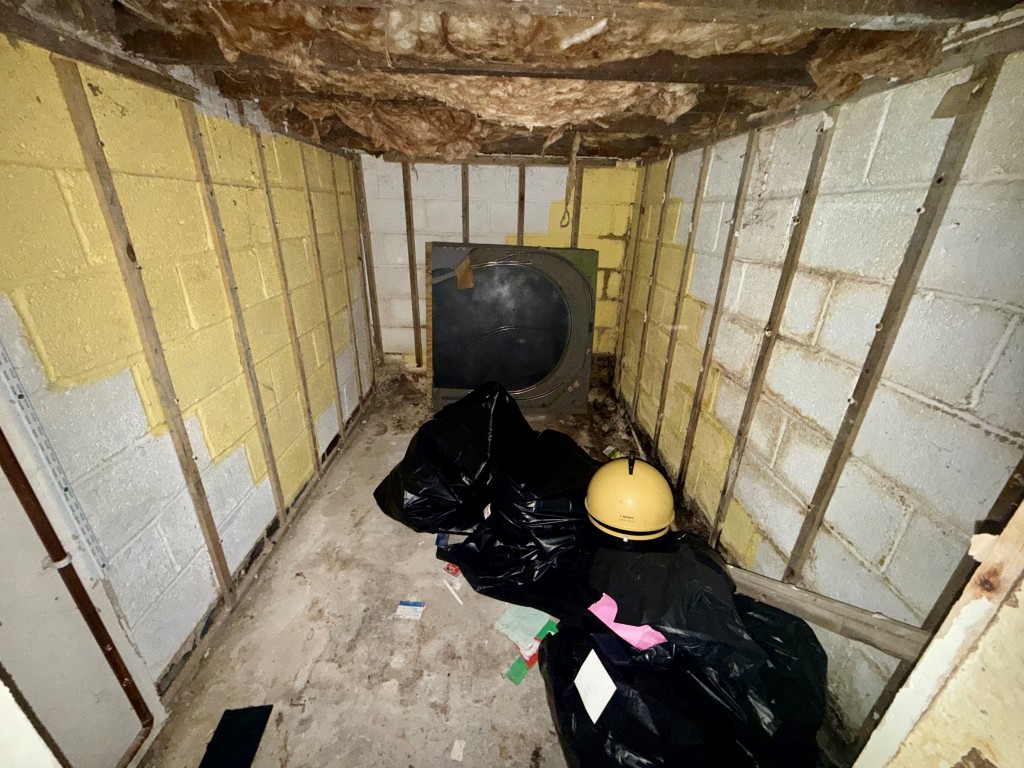 Lot: 123 - FOUR-BEDROOM HOUSE FOR IMPROVEMENT - Lower ground floor store room